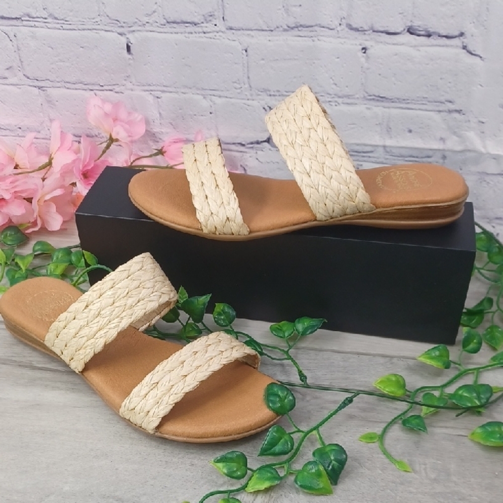 Andre Assous Featherweights Raffia Sandal NWOB